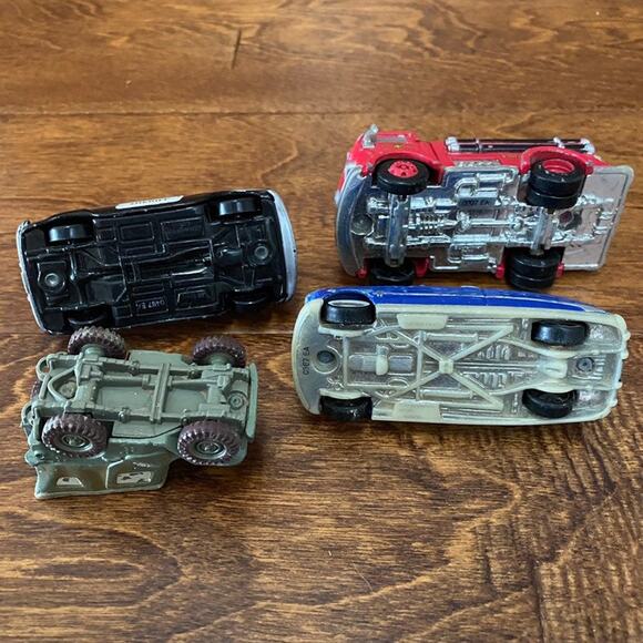 DISNEY PIXAR CARS Vintage Metal Diecast Sheriff Red Sarge Doc Hudson - Picture 4 of 4